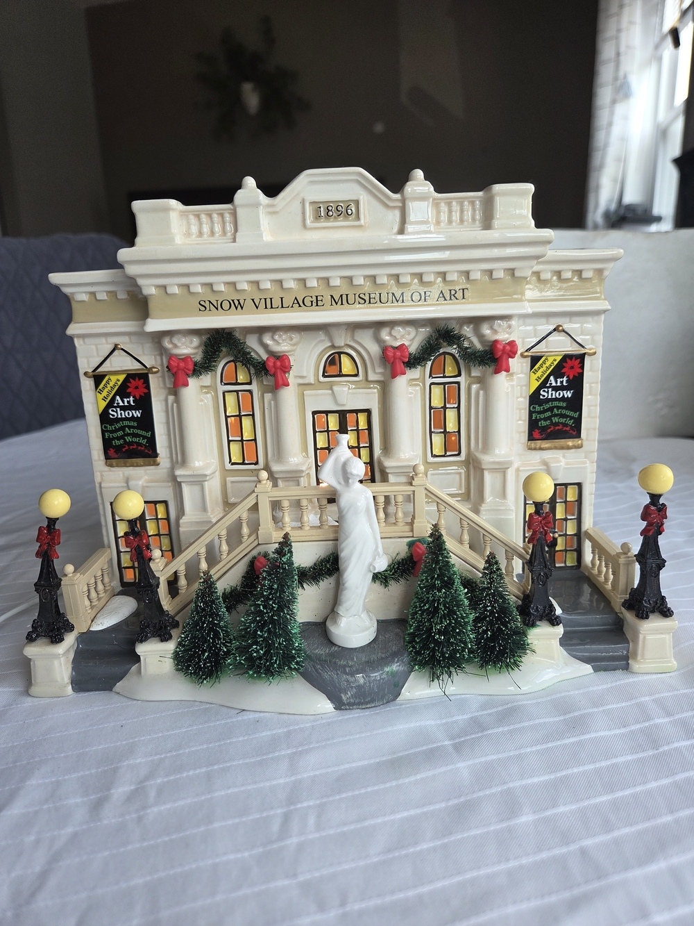 Department 56 Snow Village Museum of Art Retired 2007 Lighted #55618